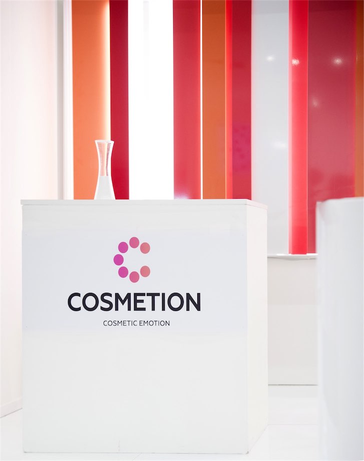 Cosmetion Stand
