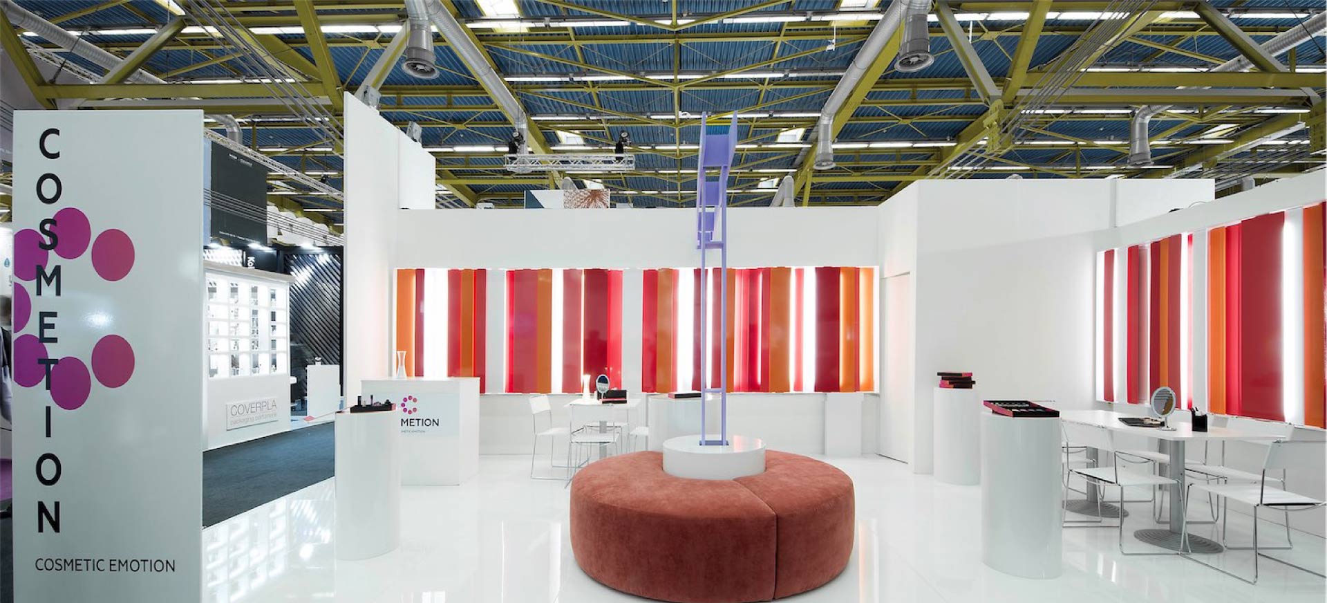 Cosmetion Stand | Studio Magenis