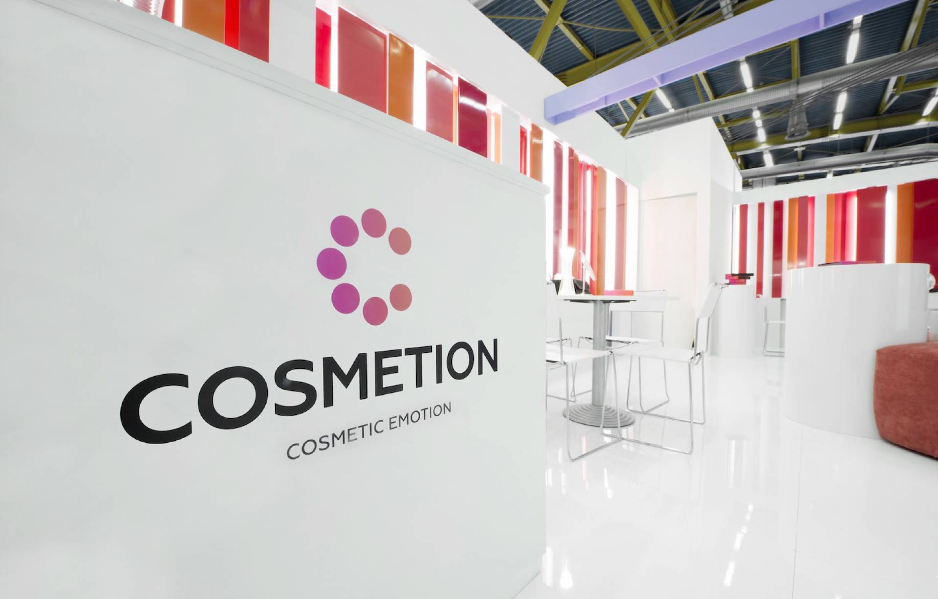 Cosmetion Stand | Studio Magenis
