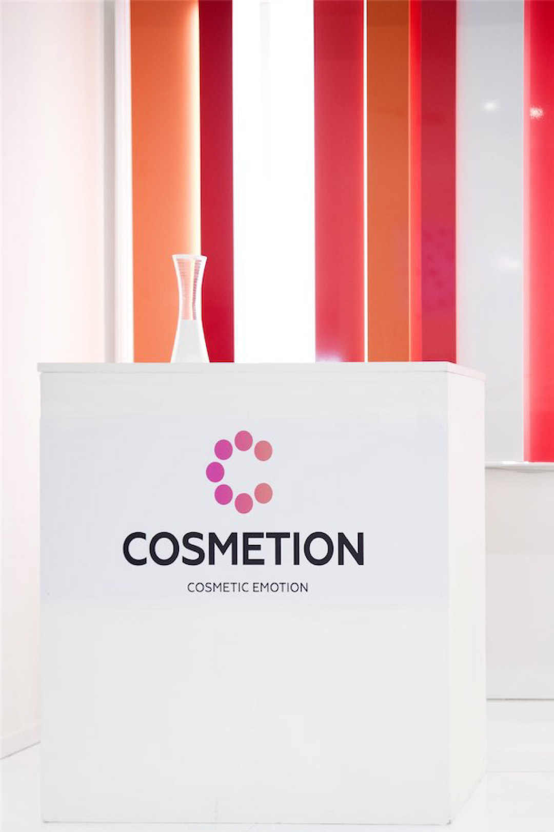 Cosmetion Stand | Studio Magenis
