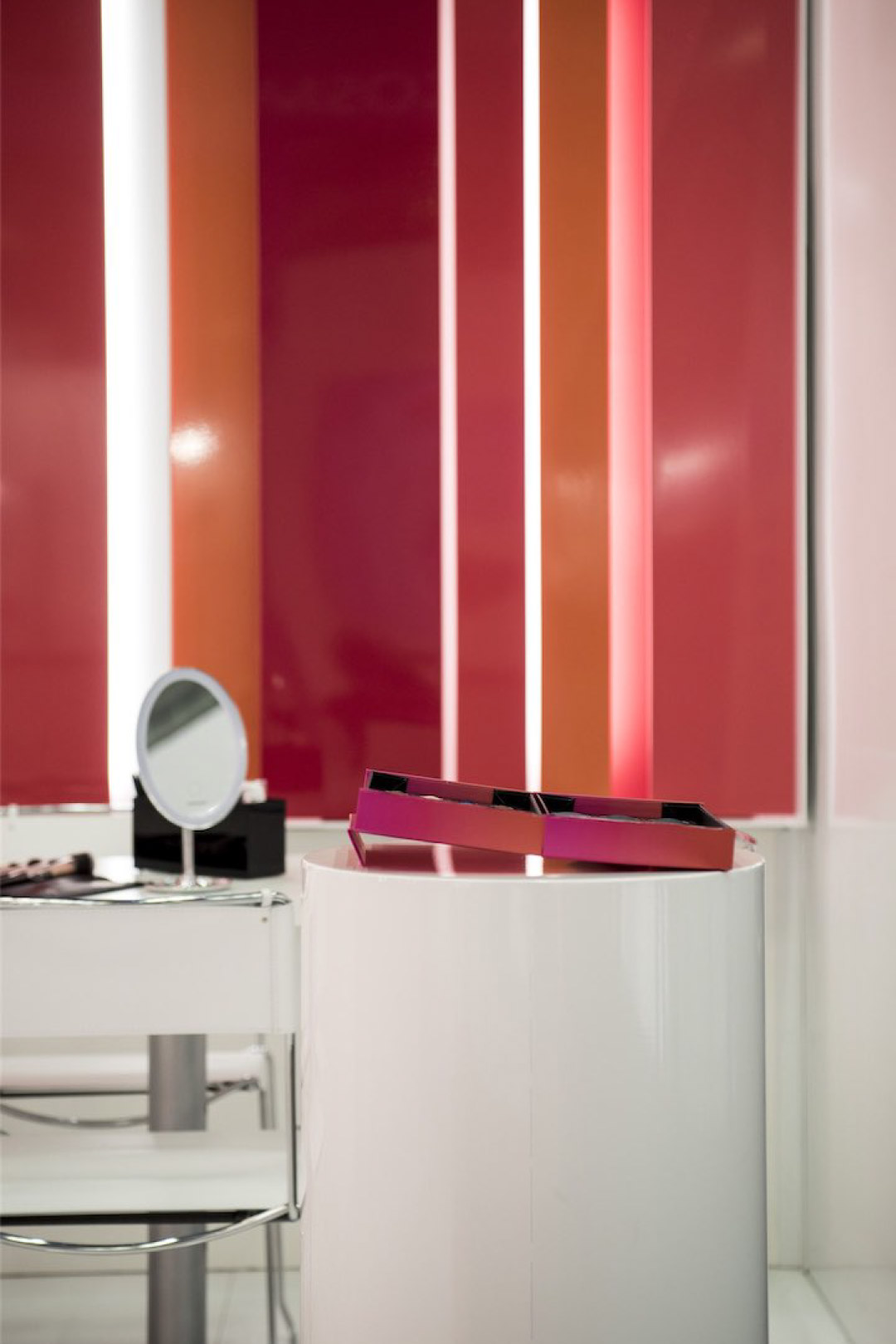 Cosmetion Stand | Studio Magenis