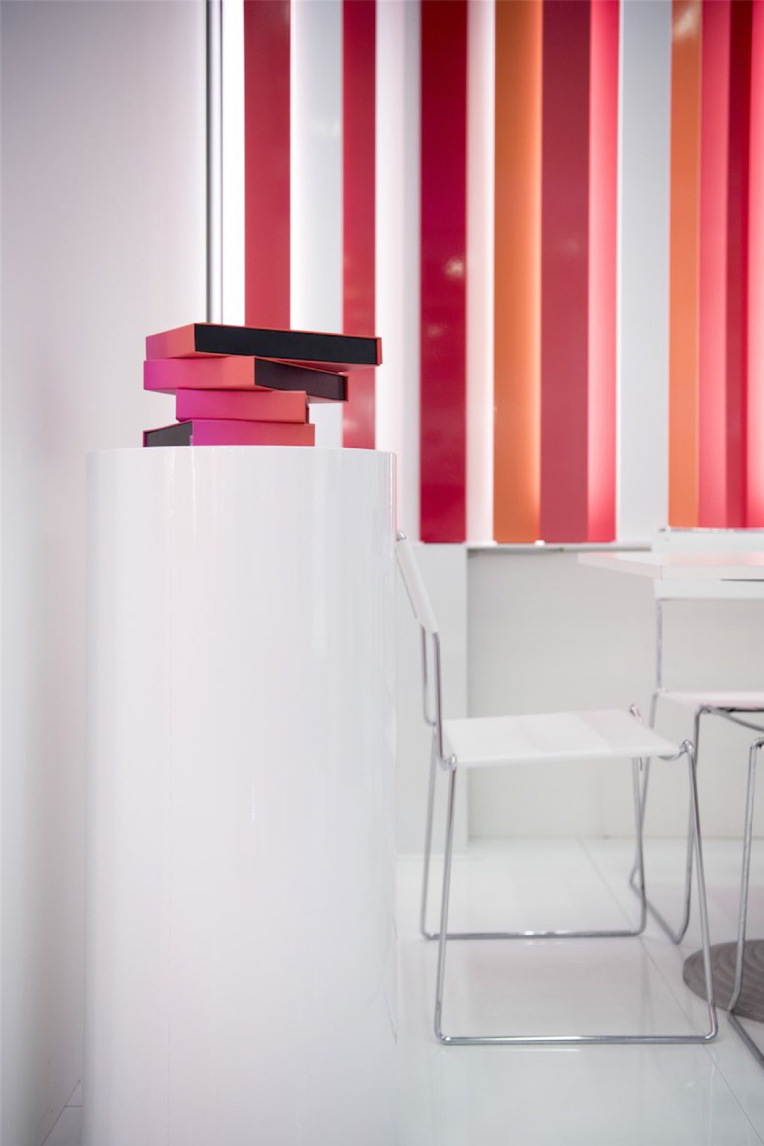 Cosmetion Stand | Studio Magenis